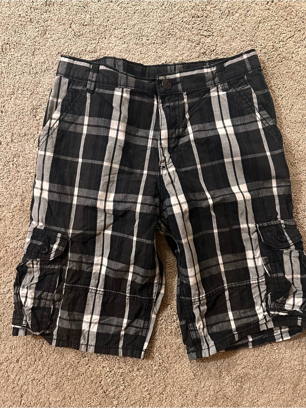 16R black and white plaid cargo shorts